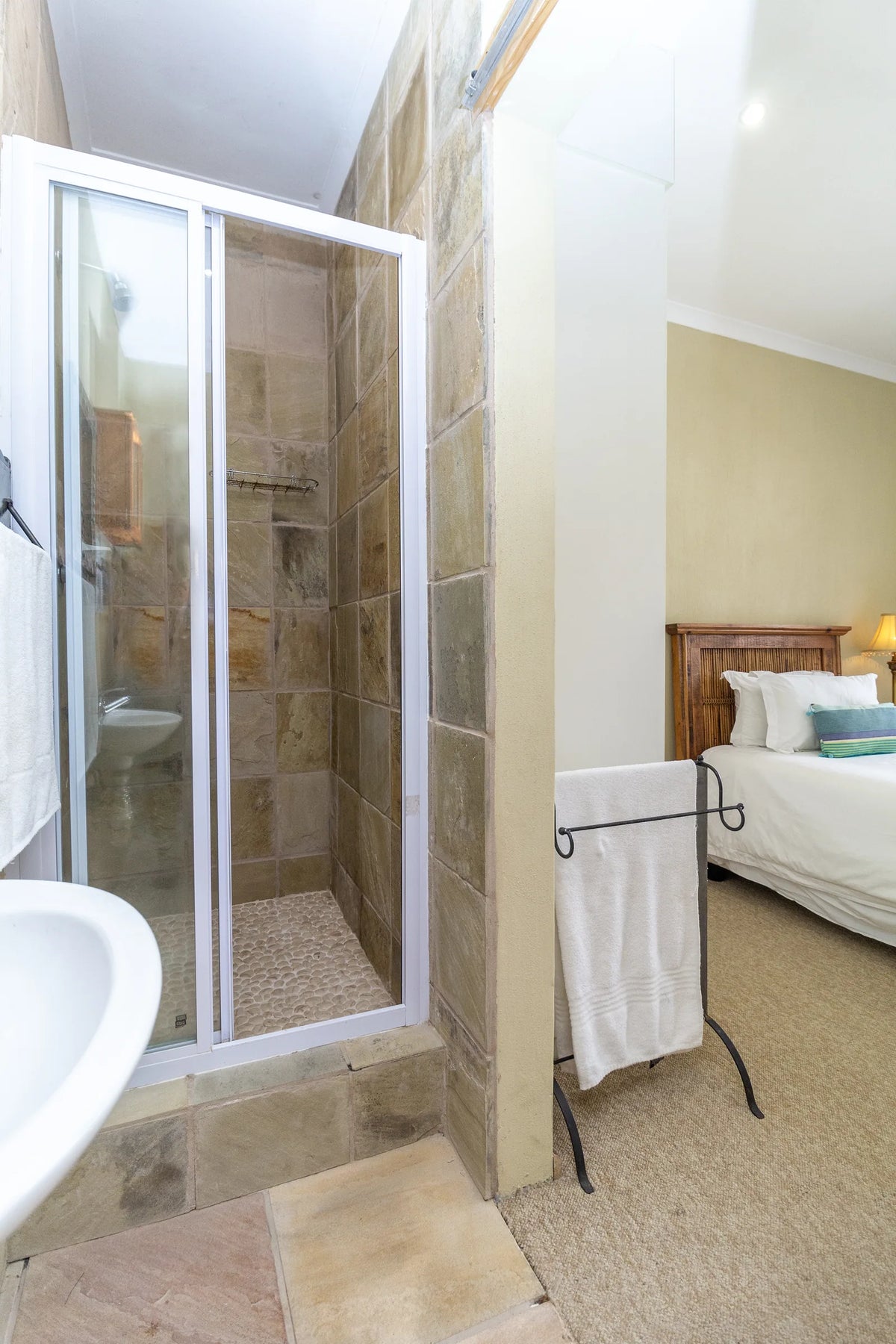 The Single Room 2 basin and bathroom
