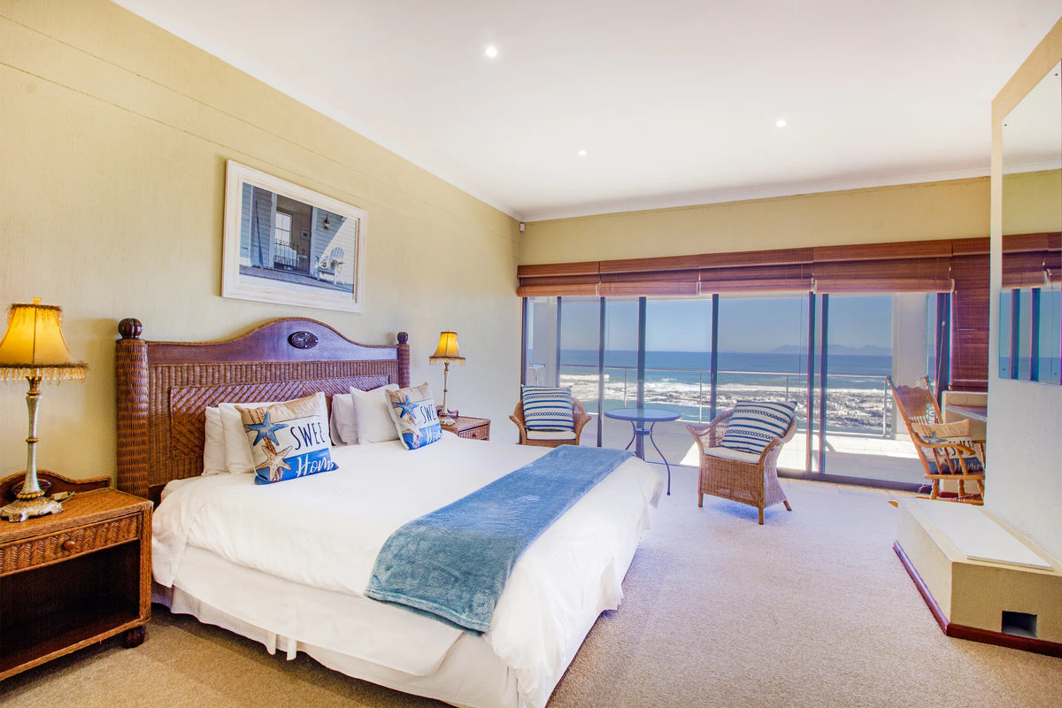 Walker Bay: the king bed facing the sea